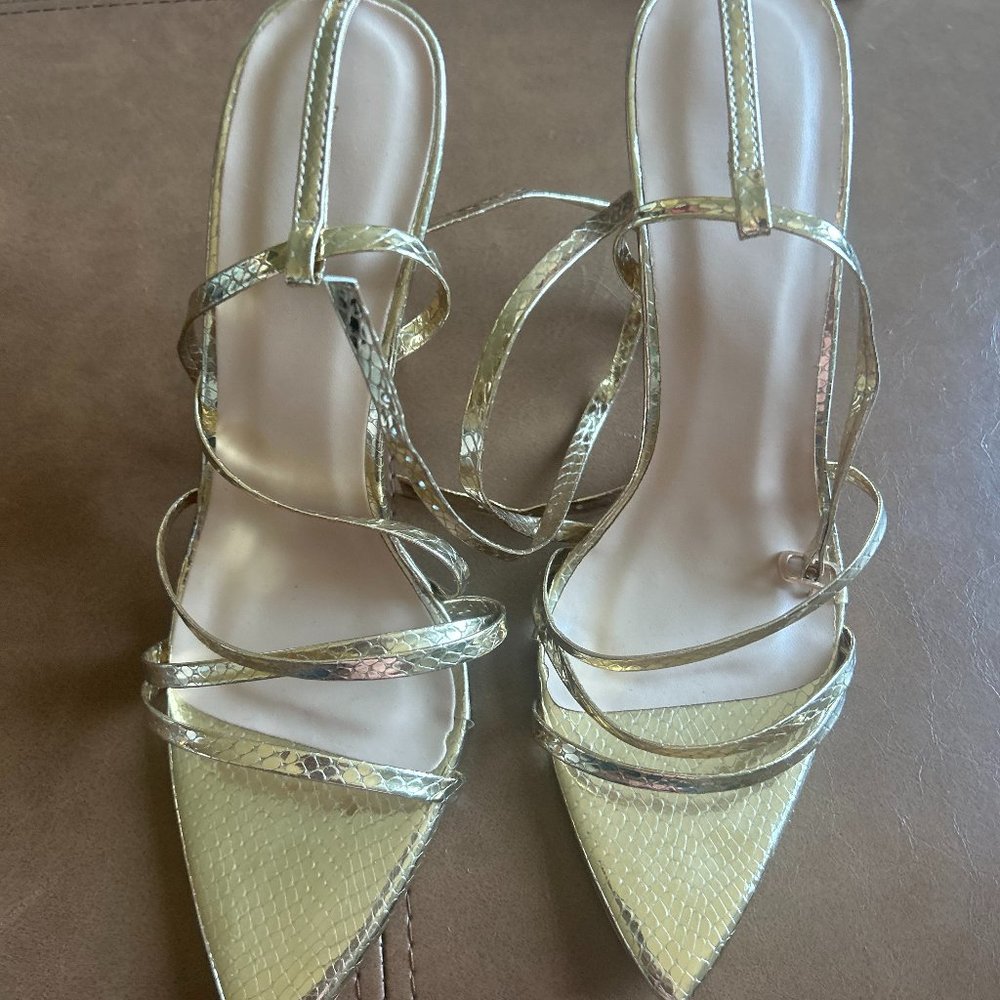 BRAND NEW GOLD STRAPPY HEELS